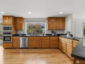 26057 SE 38th St, Sammamish WA 98029