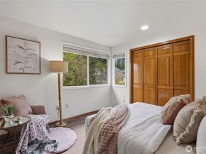 26057 SE 38th St, Sammamish WA 98029
