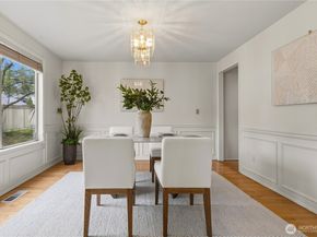 26057 SE 38th St, Sammamish WA 98029