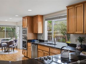 26057 SE 38th St, Sammamish WA 98029