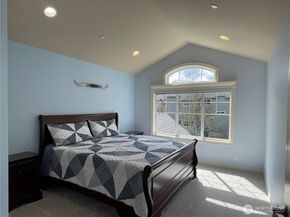 883 Summerhill Ridge Drive NW, Issaquah WA 98027