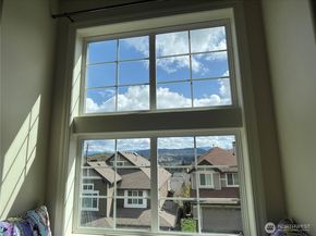883 Summerhill Ridge Drive NW, Issaquah WA 98027