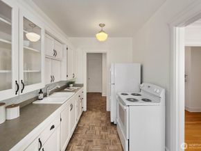 1902 Bigelow Avenue N 304, Seattle WA 98109