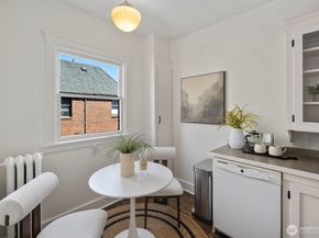 1902 Bigelow Avenue N 304, Seattle WA 98109