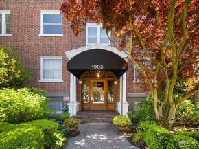 1902 Bigelow Avenue N 304, Seattle WA 98109