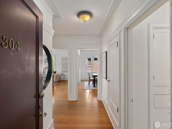 1902 Bigelow Avenue N 304, Seattle WA 98109