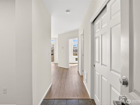 18 Dravus Street 407, Seattle WA 98109