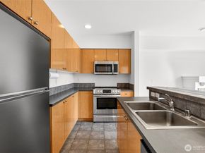 18 Dravus Street 407, Seattle WA 98109