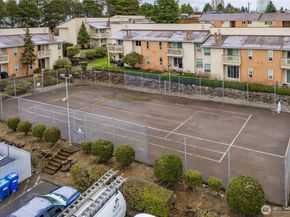 23613 112th Avenue SE J202, Kent WA 98031