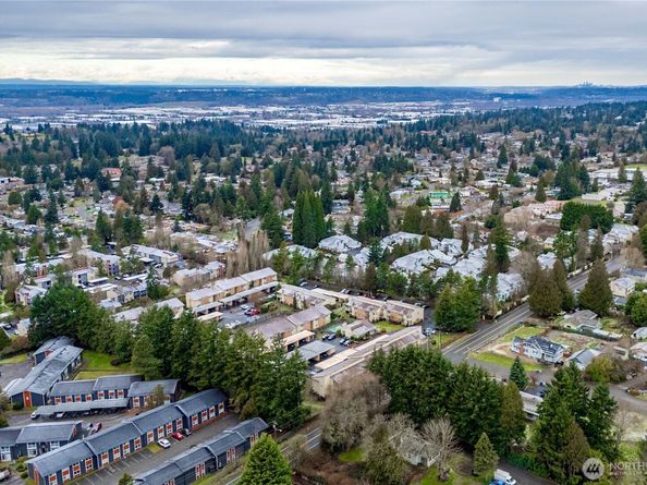 23613 112th Avenue SE J202, Kent WA 98031