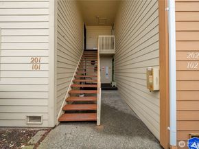 23613 112th Avenue SE J202, Kent WA 98031