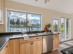4610 Marine View Place, Bremerton WA 98312