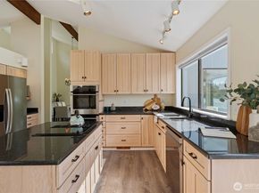 4610 Marine View Place, Bremerton WA 98312