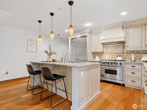 10620 NE 9th Place TH6, Bellevue WA 98004