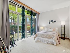 10620 NE 9th Place TH6, Bellevue WA 98004