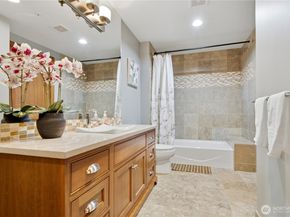 10620 NE 9th Place TH6, Bellevue WA 98004