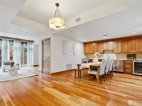 10620 NE 9th Place TH6, Bellevue WA 98004
