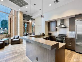 10620 NE 9th Place TH6, Bellevue WA 98004