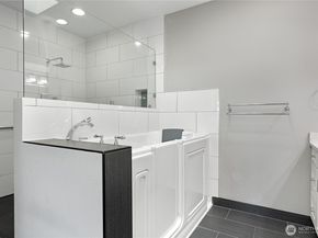 1253 Beach Drive E, Port Orchard WA 98366