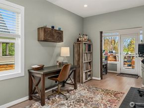 6411 WOODLAND Place N, Seattle WA 98103