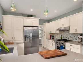 6411 WOODLAND Place N, Seattle WA 98103