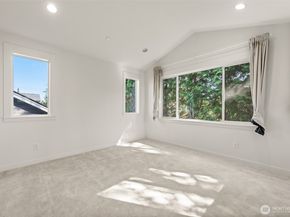 10215 135th Circle NE 28, Kirkland WA 98033
