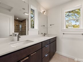 10215 135th Circle NE 28, Kirkland WA 98033