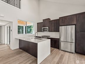 10215 135th Circle NE 28, Kirkland WA 98033