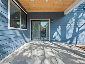 10215 135th Circle NE 28, Kirkland WA 98033
