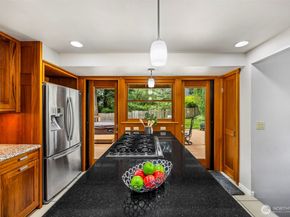 13717 NE 70th Place, Redmond WA 98052