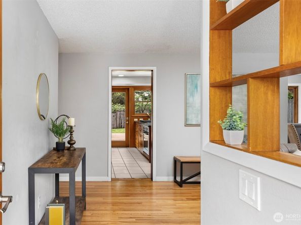 13717 NE 70th Place, Redmond WA 98052