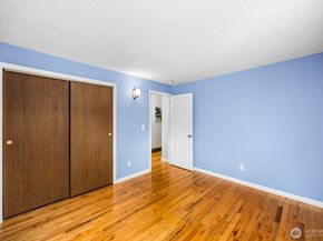 13717 NE 70th Place, Redmond WA 98052