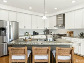 621 NE 77th Street, Seattle WA 98115