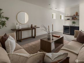 134 8th Ct, Kirkland WA 98033