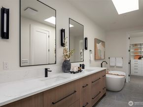 134 8th Ct, Kirkland WA 98033