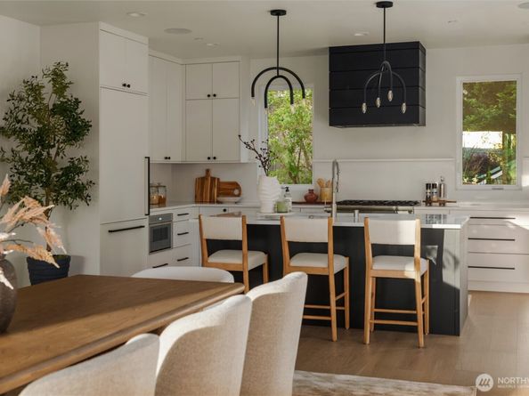 134 8th Ct, Kirkland WA 98033