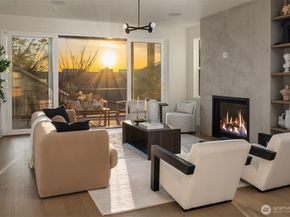 134 8th Ct, Kirkland WA 98033