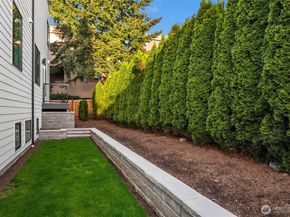 134 8th Ct, Kirkland WA 98033