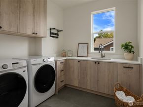 134 8th Ct, Kirkland WA 98033