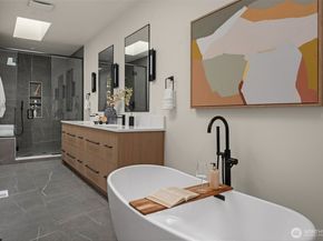 134 8th Ct, Kirkland WA 98033