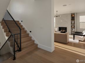 134 8th Ct, Kirkland WA 98033