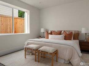 134 8th Ct, Kirkland WA 98033