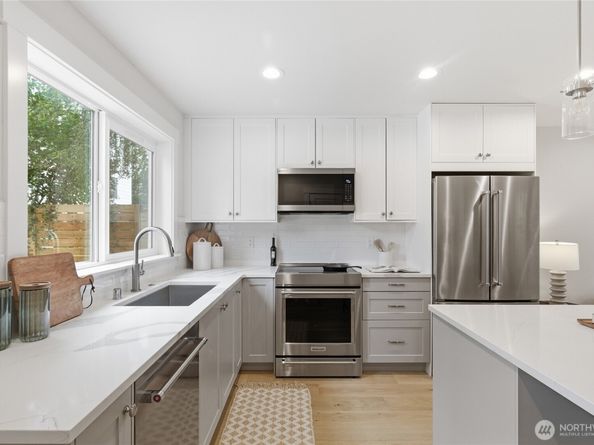 8817 Densmore Avenue N, Seattle WA 98103