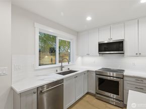 8817 Densmore Avenue N, Seattle WA 98103