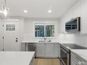 8817 Densmore Avenue N, Seattle WA 98103