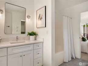 5430 California Avenue SW 2C, Seattle WA 98136