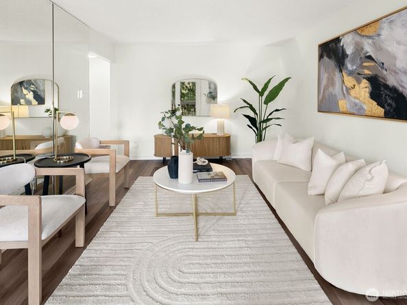 10508 NE 32nd Place G302, Bellevue WA 98004