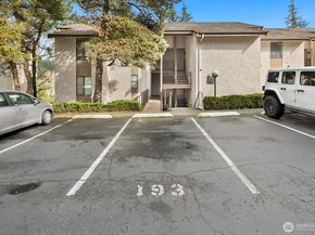 10508 NE 32nd Place G302, Bellevue WA 98004