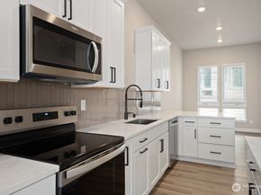 6613 S 128th Street, Seattle WA 98178