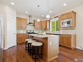 7326 NE 201st Place, Kenmore WA 98028